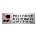 Pas de chapeaux ni de lunettes de soleil à l'intérieur