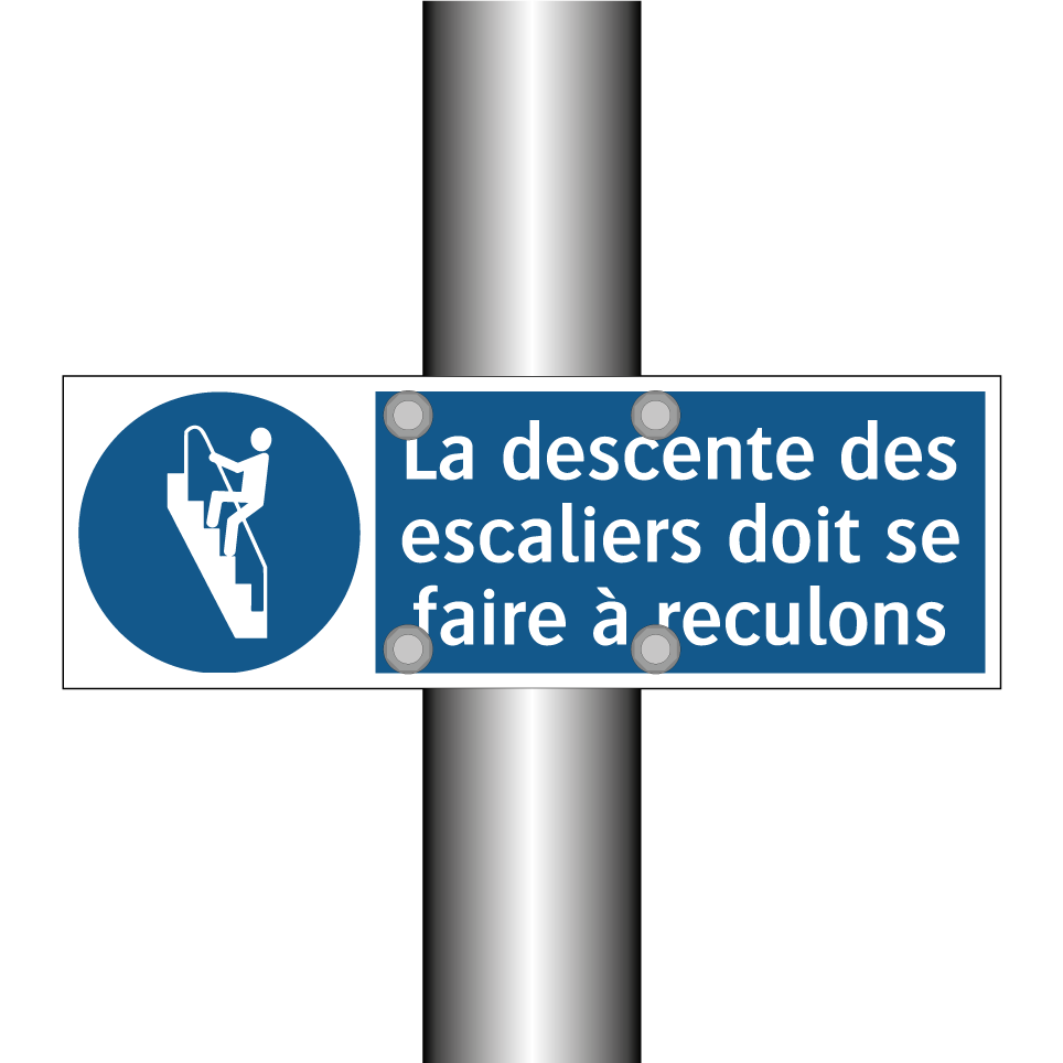La descente des escaliers doit se faire à reculons