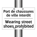 Port de chaussures de ville interdit /.../ - Wearing street shoes prohibited /.../