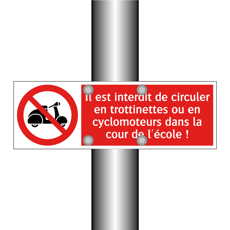 Il est interdit de circuler en trottinettes ou en cyclomoteurs dans la cour de l'école !
