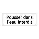 Pousser dans l'eau interdit