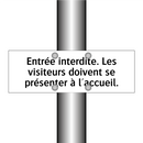 Entrée interdite. Les visiteurs doivent se présenter à l'accueil.