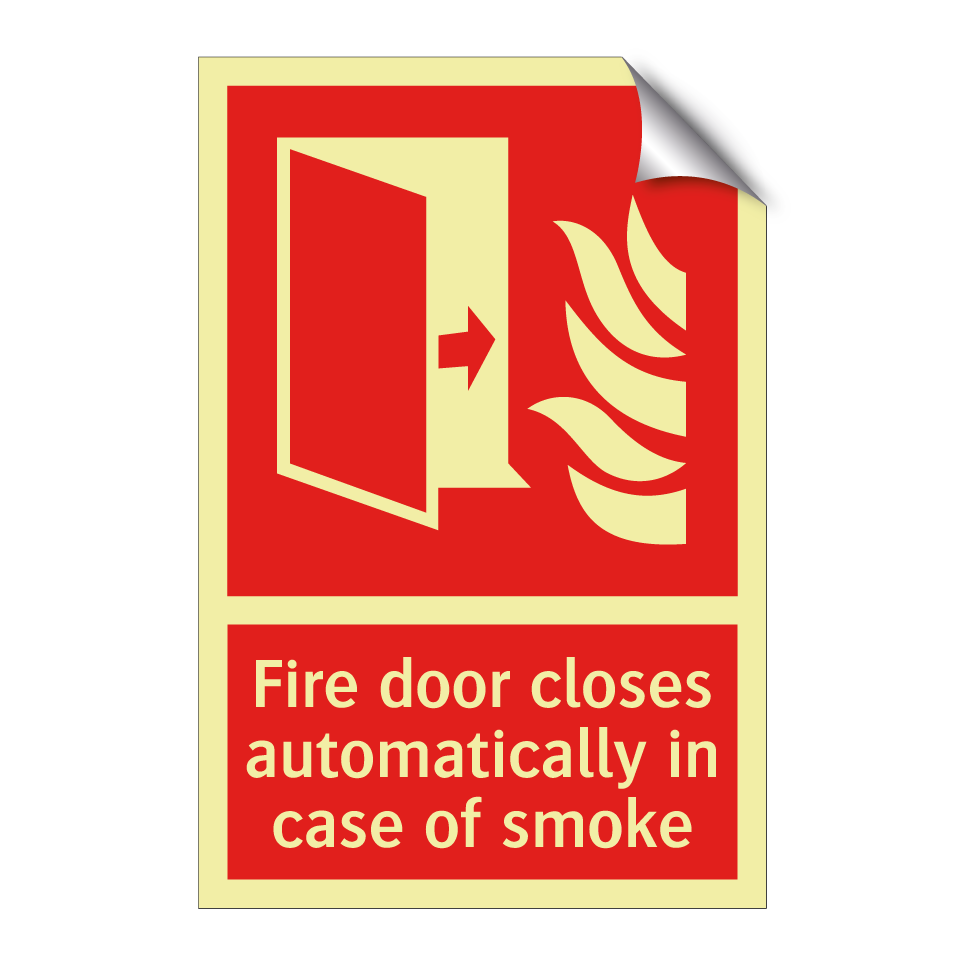 Fire door closes automatically in case of smoke