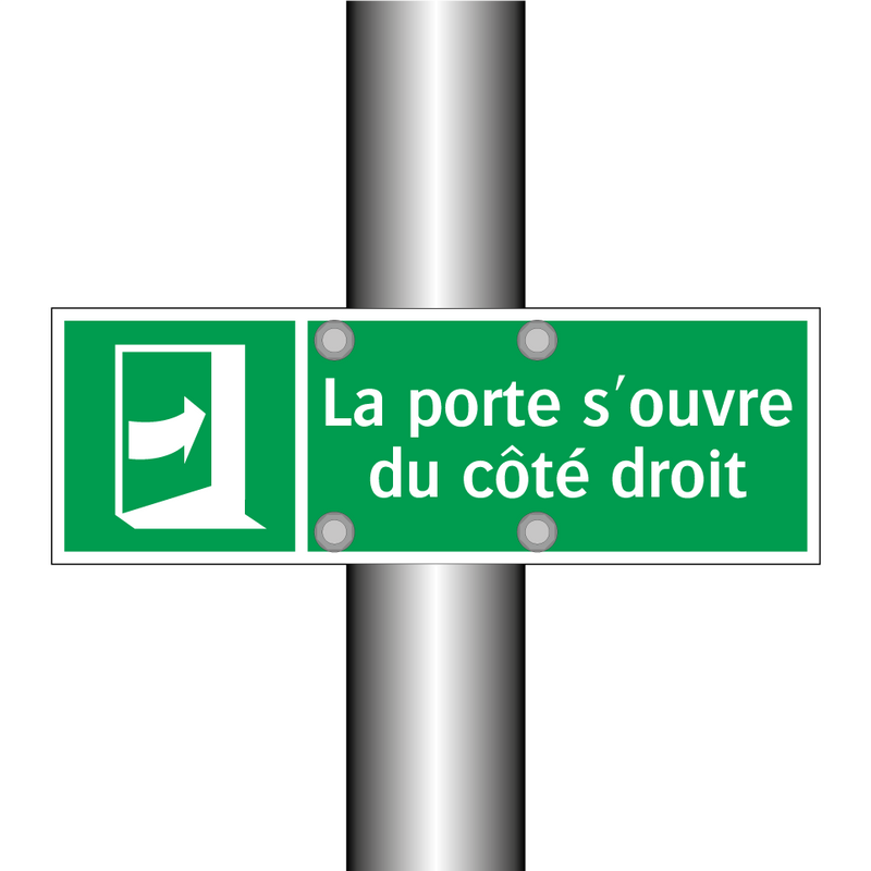 La porte s'ouvre du côté droit