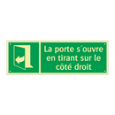 La porte s'ouvre en tirant sur le côté droit