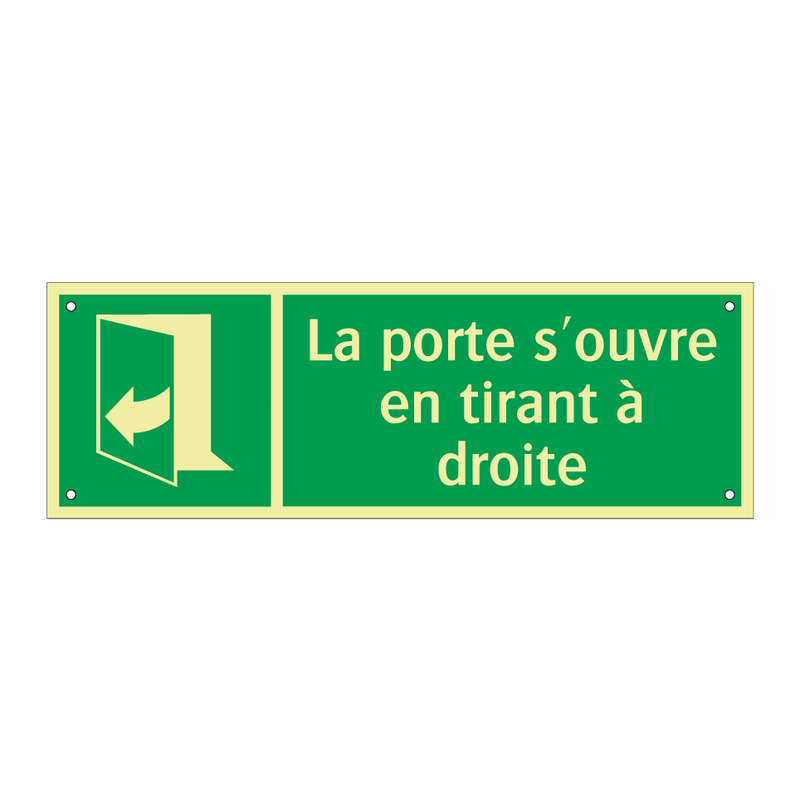 La porte s'ouvre en tirant à droite