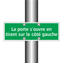 La porte s'ouvre en tirant sur le côté gauche