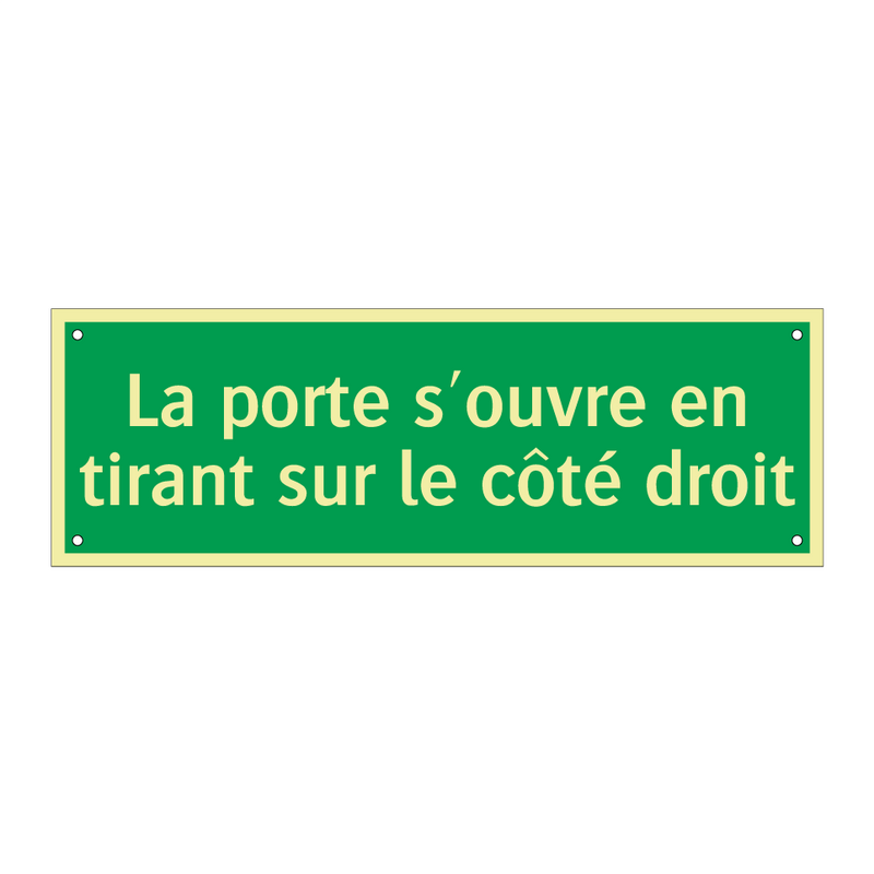 La porte s'ouvre en tirant sur le côté droit