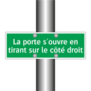 La porte s'ouvre en tirant sur le côté droit