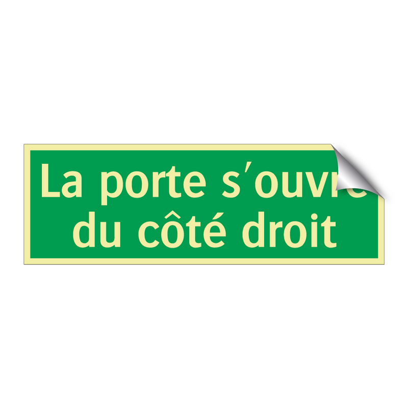 La porte s'ouvre du côté droit