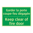 Garder la porte coupe-feu dégagée /.../ - Keep clear of fire door