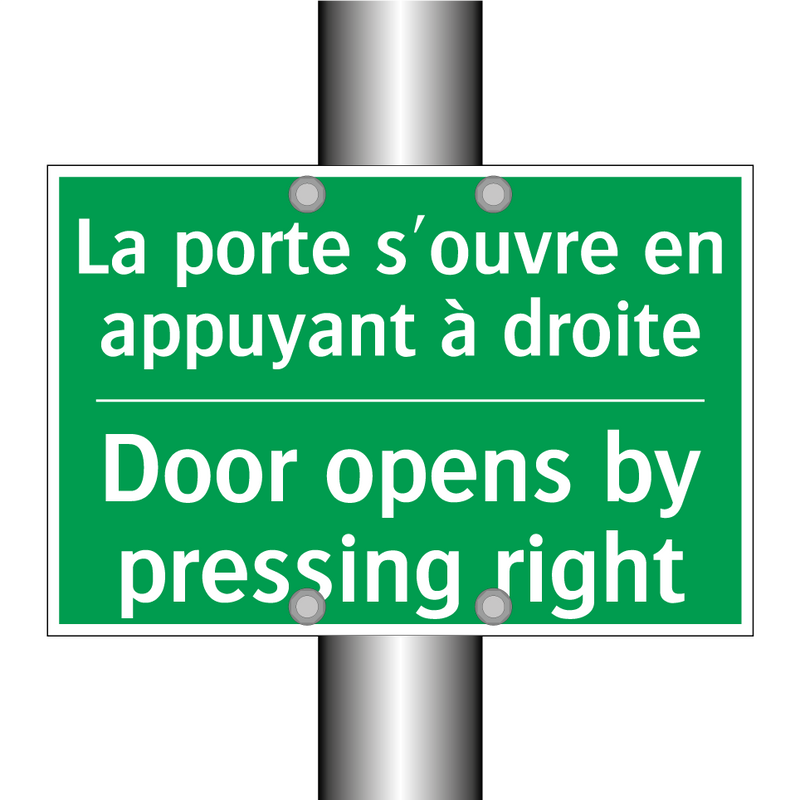 La porte s'ouvre en appuyant à /.../ - Door opens by pressing right