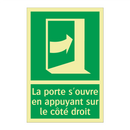 La porte s'ouvre en appuyant sur le côté droit