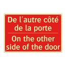 De l'autre côté de la porte - On the other side of the door