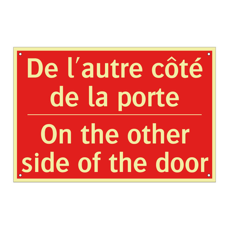 De l'autre côté de la porte - On the other side of the door