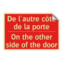De l'autre côté de la porte - On the other side of the door