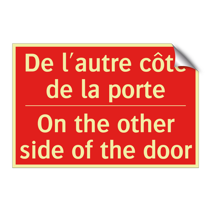 De l'autre côté de la porte - On the other side of the door