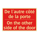 De l'autre côté de la porte - On the other side of the door