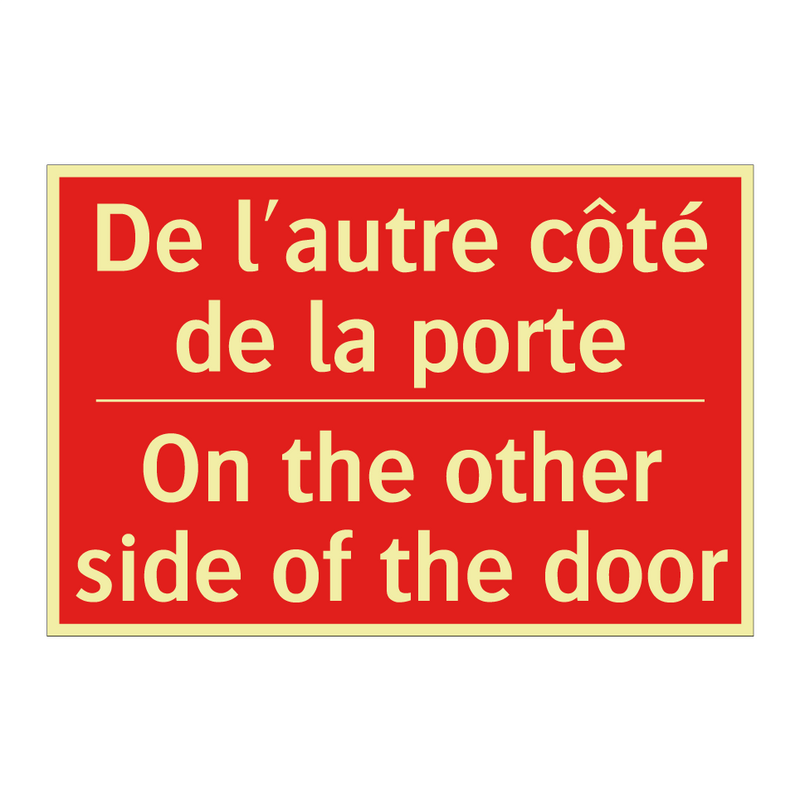 De l'autre côté de la porte - On the other side of the door