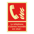 Le téléphone d'alarme incendie est situé :