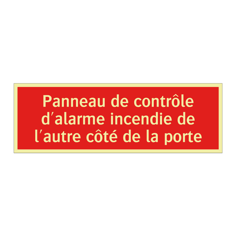 Panneau de contrôle d'alarme incendie de l'autre côté de la porte