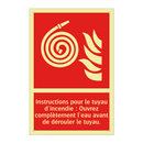 Instructions pour le tuyau d'incendie : Ouvrez complètement l'eau avant de dérouler le tuyau.