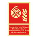 Instructions pour le tuyau d'incendie : Ouvrez complètement l'eau avant de dérouler le tuyau.