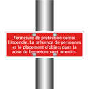 Fermeture de protection contre l'incendie. La présence de personnes et le placement d'objets dans la zone de fermeture sont interdits.