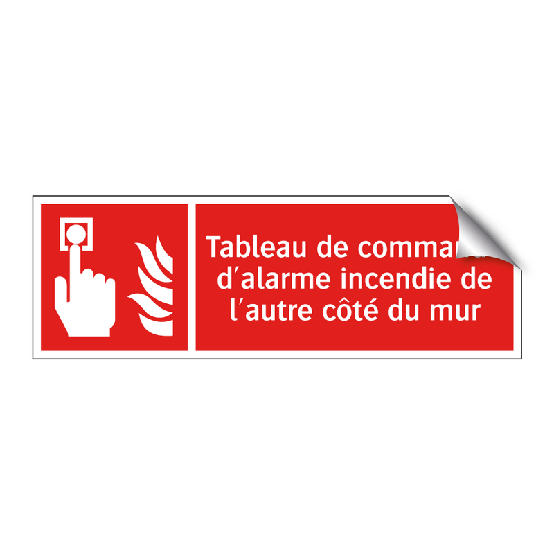 Tableau de commande d'alarme incendie de l'autre côté du mur