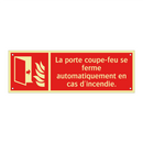 La porte coupe-feu se ferme automatiquement en cas d'incendie.