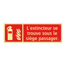 L'extincteur se trouve sous le siège passager.