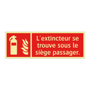 L'extincteur se trouve sous le siège passager.