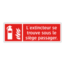 L'extincteur se trouve sous le siège passager.