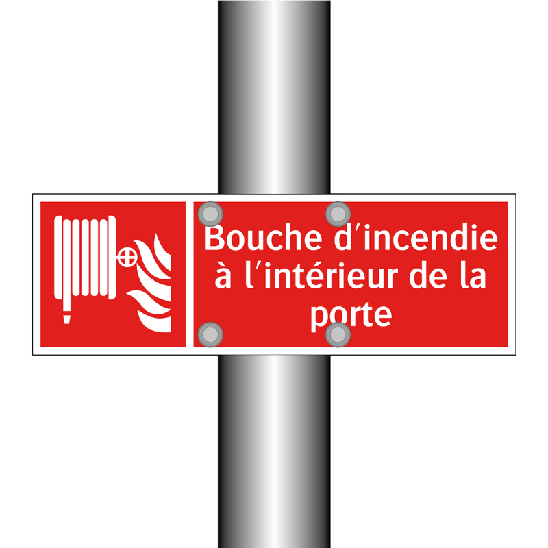 Bouche d'incendie à l'intérieur de la porte