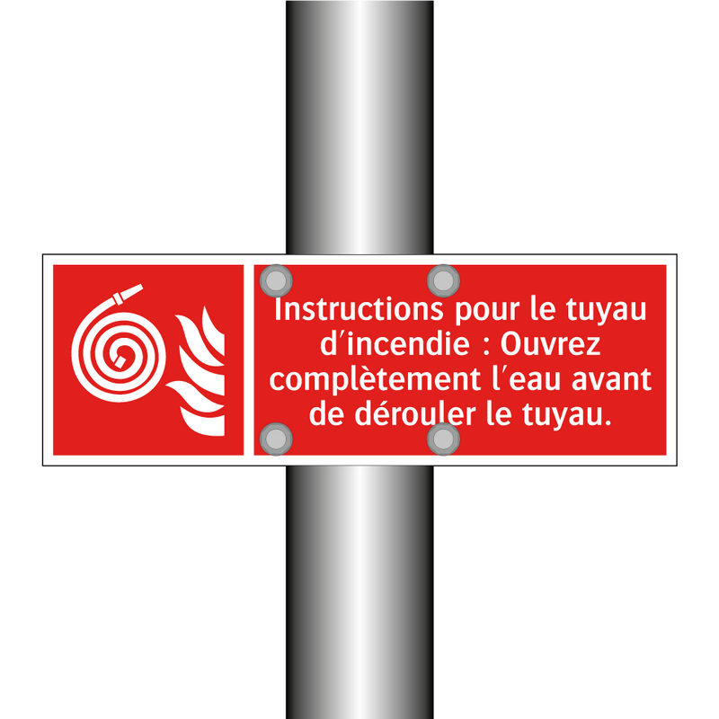 Instructions pour le tuyau d'incendie : Ouvrez complètement l'eau avant de dérouler le tuyau.