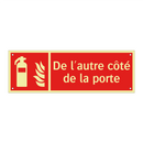 De l'autre côté de la porte