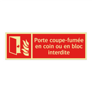 Porte coupe-fumée en coin ou en bloc interdite