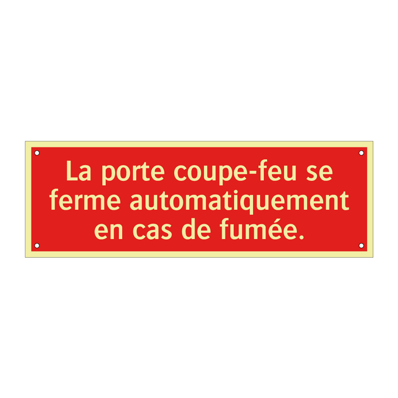 La porte coupe-feu se ferme automatiquement en cas de fumée.
