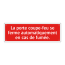 La porte coupe-feu se ferme automatiquement en cas de fumée.