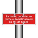 La porte coupe-feu se ferme automatiquement en cas de fumée.