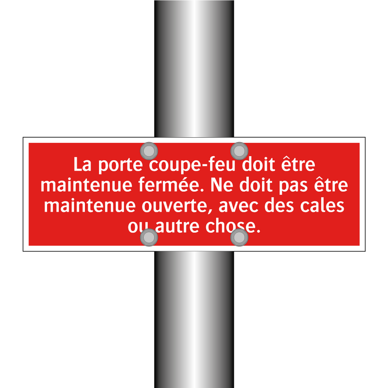 La porte coupe-feu doit être maintenue fermée. Ne doit pas être maintenue ouverte, avec des cales ou autre chose.