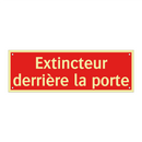 Extincteur derrière la porte
