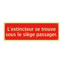 L'extincteur se trouve sous le siège passager.