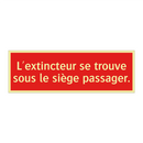 L'extincteur se trouve sous le siège passager.
