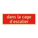 dans la cage d'escalier