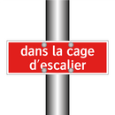 dans la cage d'escalier