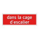 dans la cage d'escalier