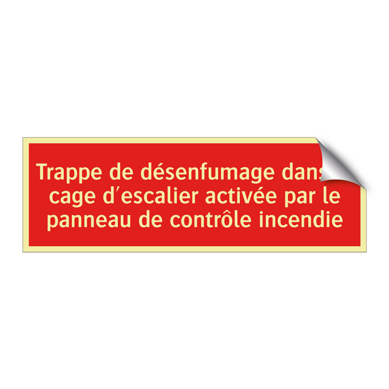 Trappe de désenfumage dans la cage d'escalier activée par le panneau de contrôle incendie