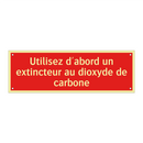 Utilisez d'abord un extincteur au dioxyde de carbone
