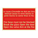 Le tuyau d'incendie ne doit pas /.../ - Fire hose must not be blocked /.../